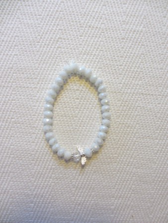 Elastiskt glittrande vitt armband med ängel 50:- Slut!